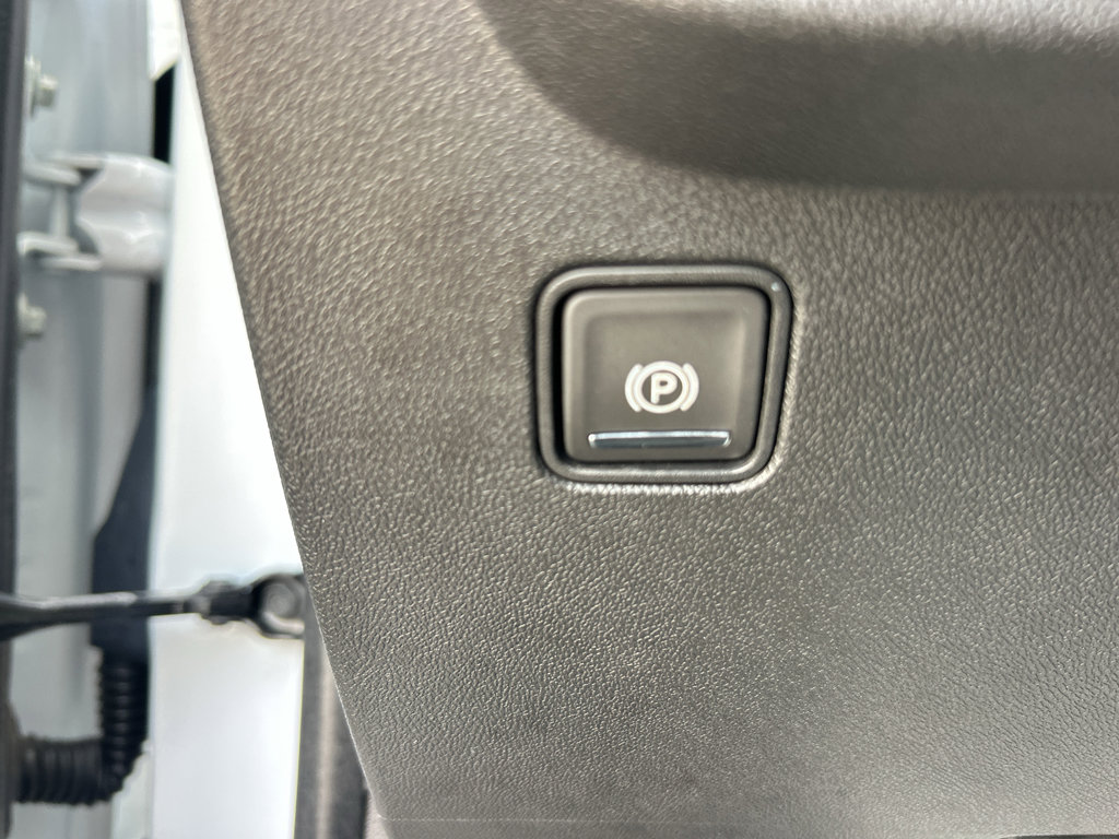 Used 2023 GMC Terrain SLE image 25