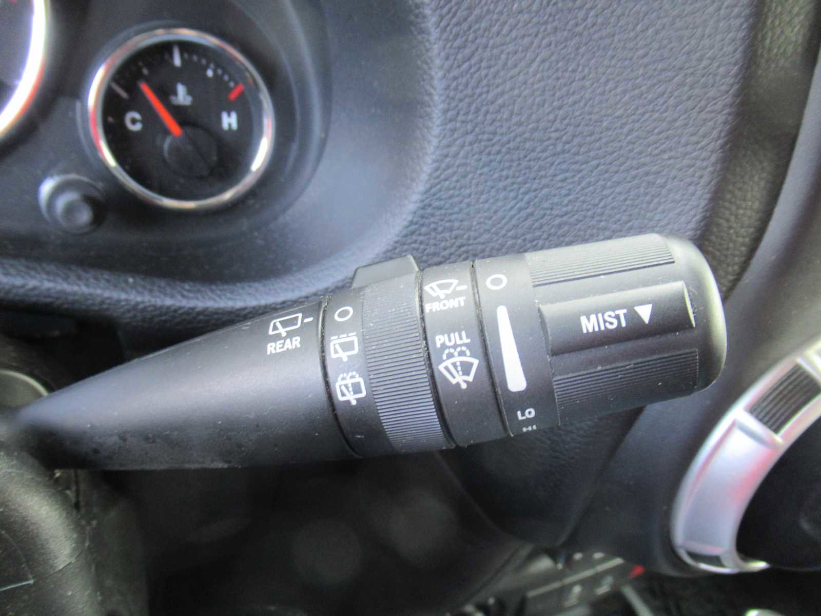 Used 2018 Jeep Wrangler Unlimited Sahara w/ Connectivity Group image 28