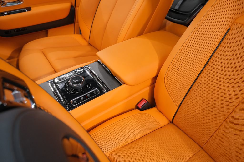 Used 2026 Rolls-Royce Cullinan AWD/4WD image 43