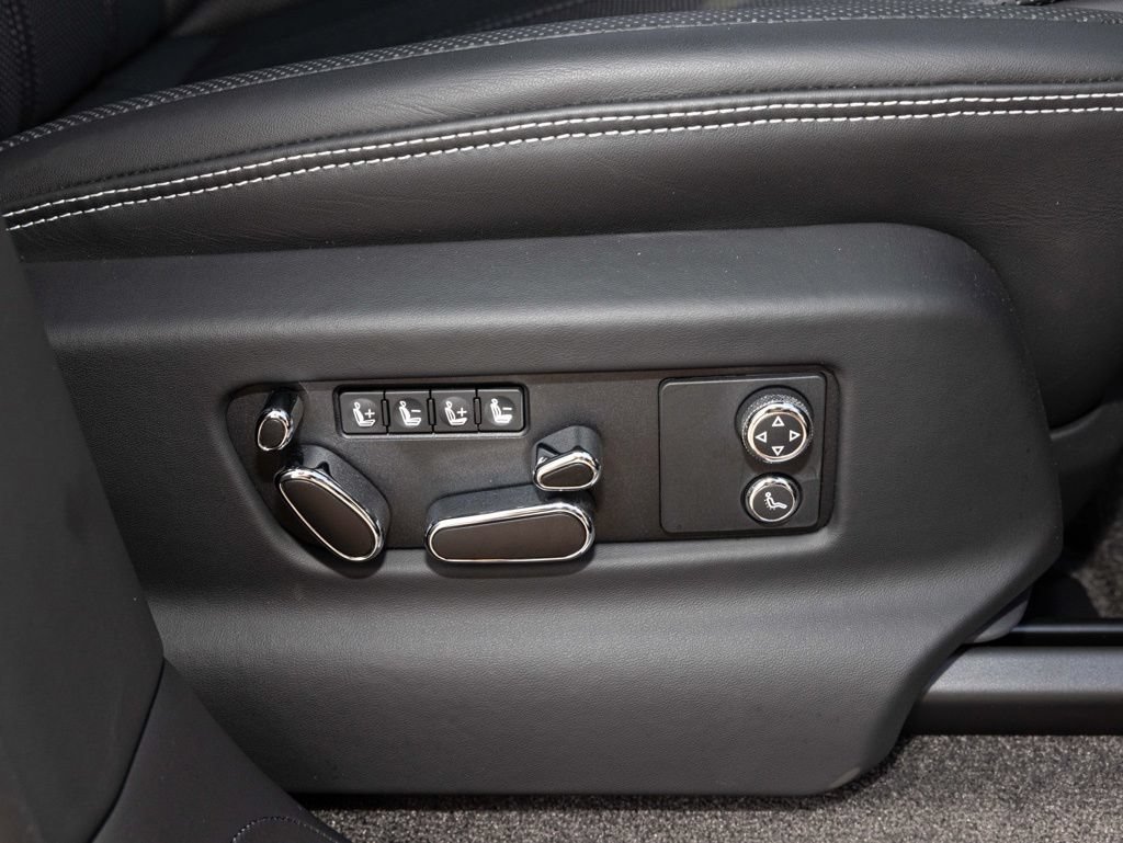 Used 2025 Bentley Bentayga AWD/4WD image 82