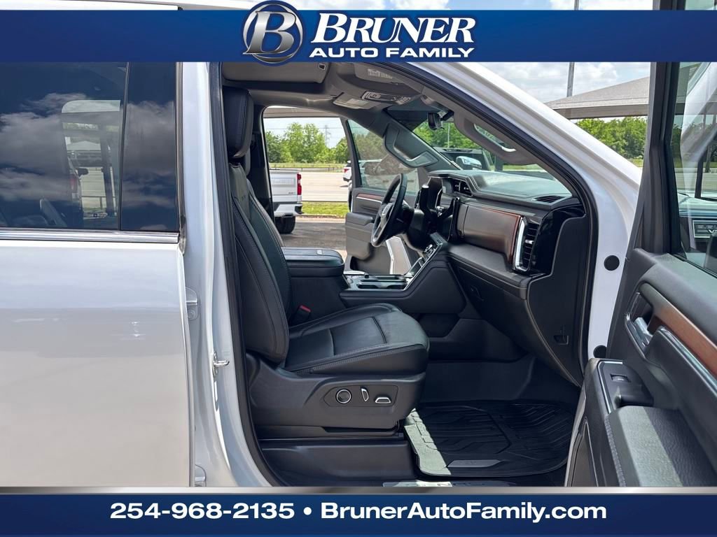 Used 2024 GMC Sierra 3500 Denali w/ Denali Reserve Package image 15