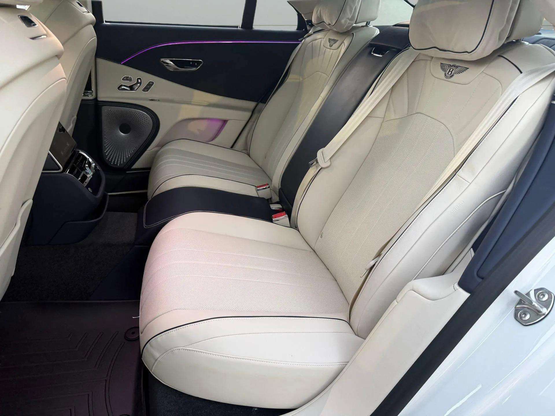 Used 2024 Bentley Flying Spur V8 image 18