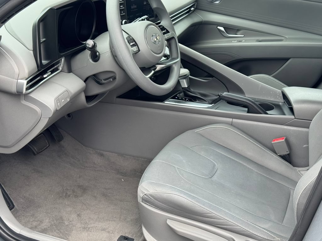 Used 2022 Hyundai Elantra SEL FWD image 9