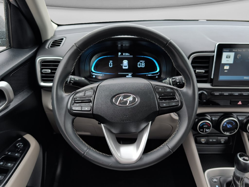 Used 2025 Hyundai Venue SEL FWD image 11