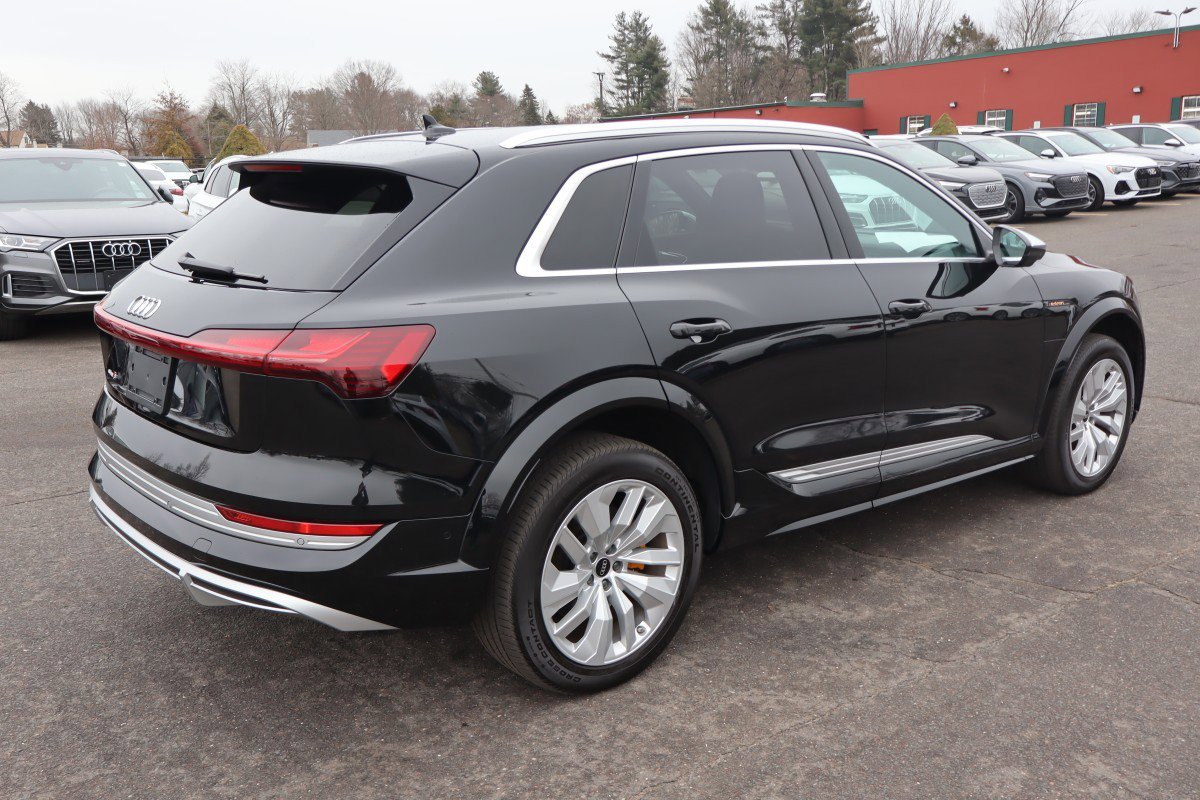 Used 2022 Audi e-tron S Premium Plus image 5