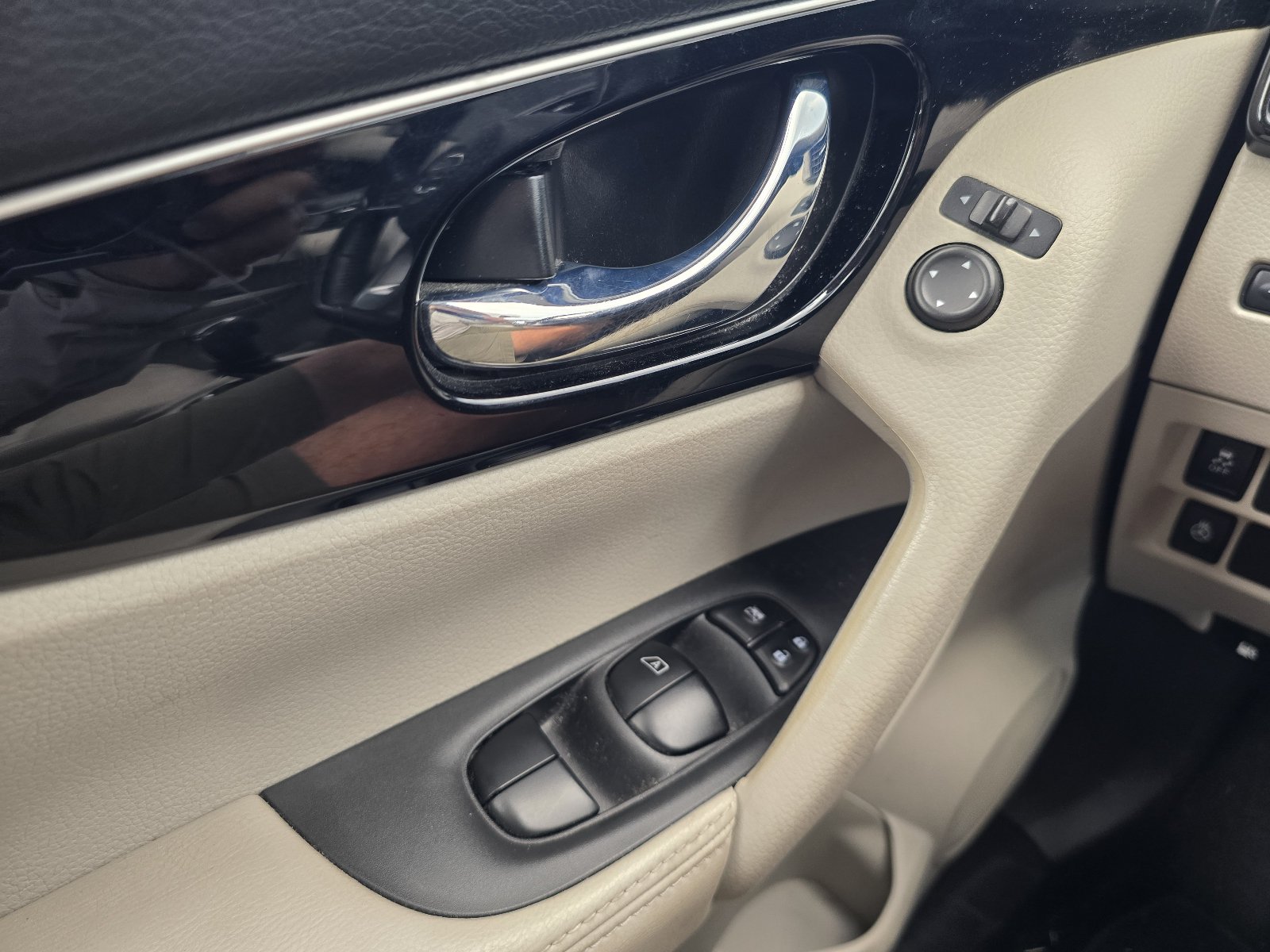 Used 2018 Nissan Rogue Sport SL FWD image 24