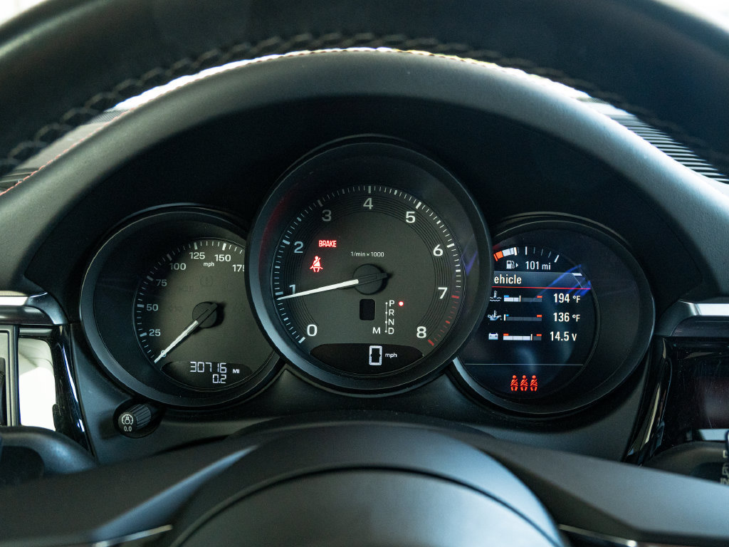 Certified 2023 Porsche Macan AWD/4WD image 7