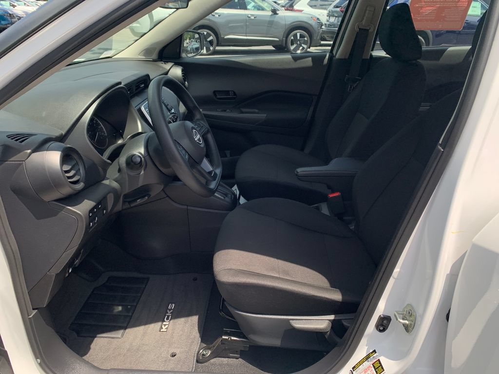 Used 2025 Nissan Kicks Play S FWD image 9