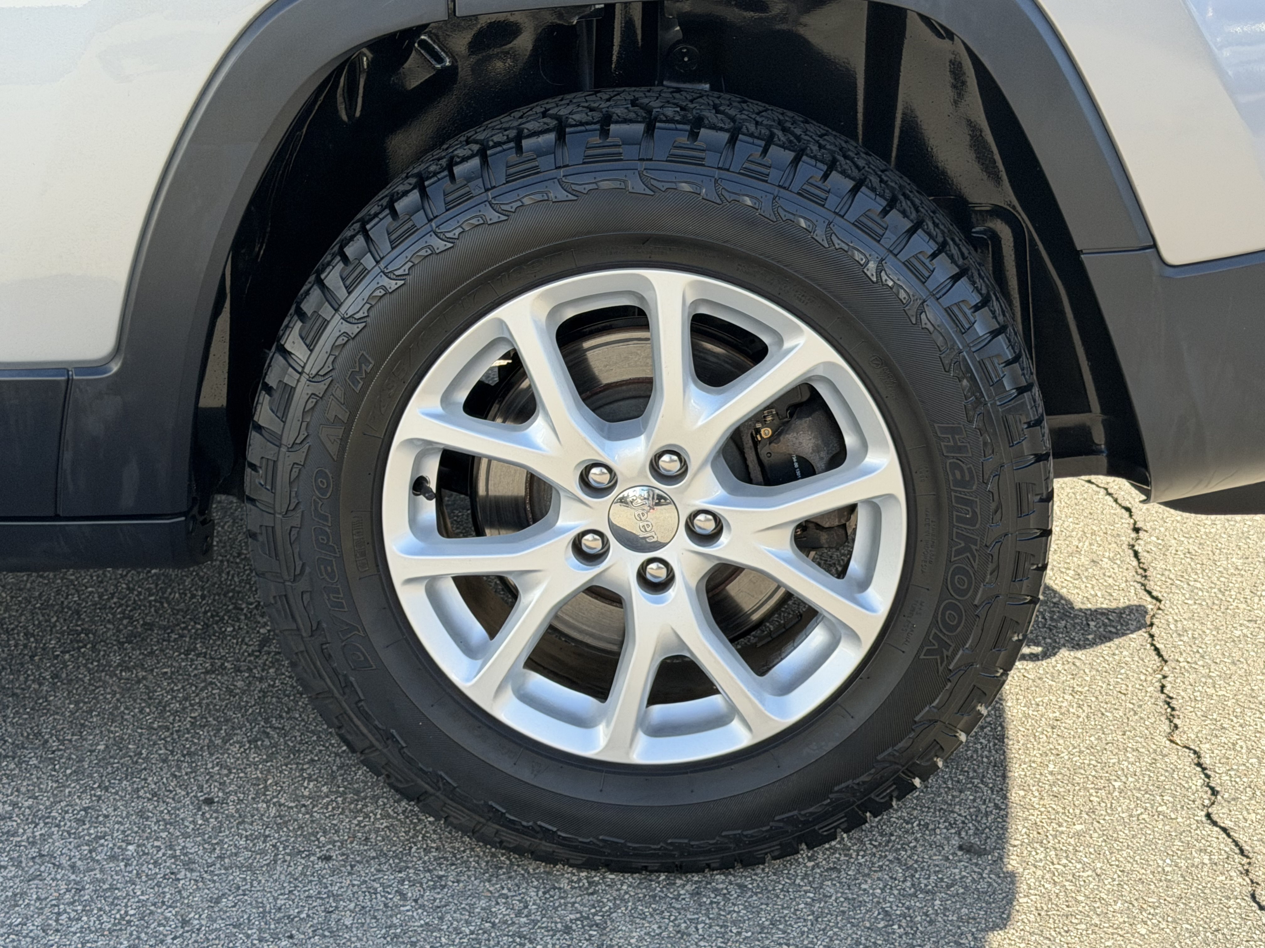 Used 2014 Jeep Cherokee Latitude AWD/4WD image 10