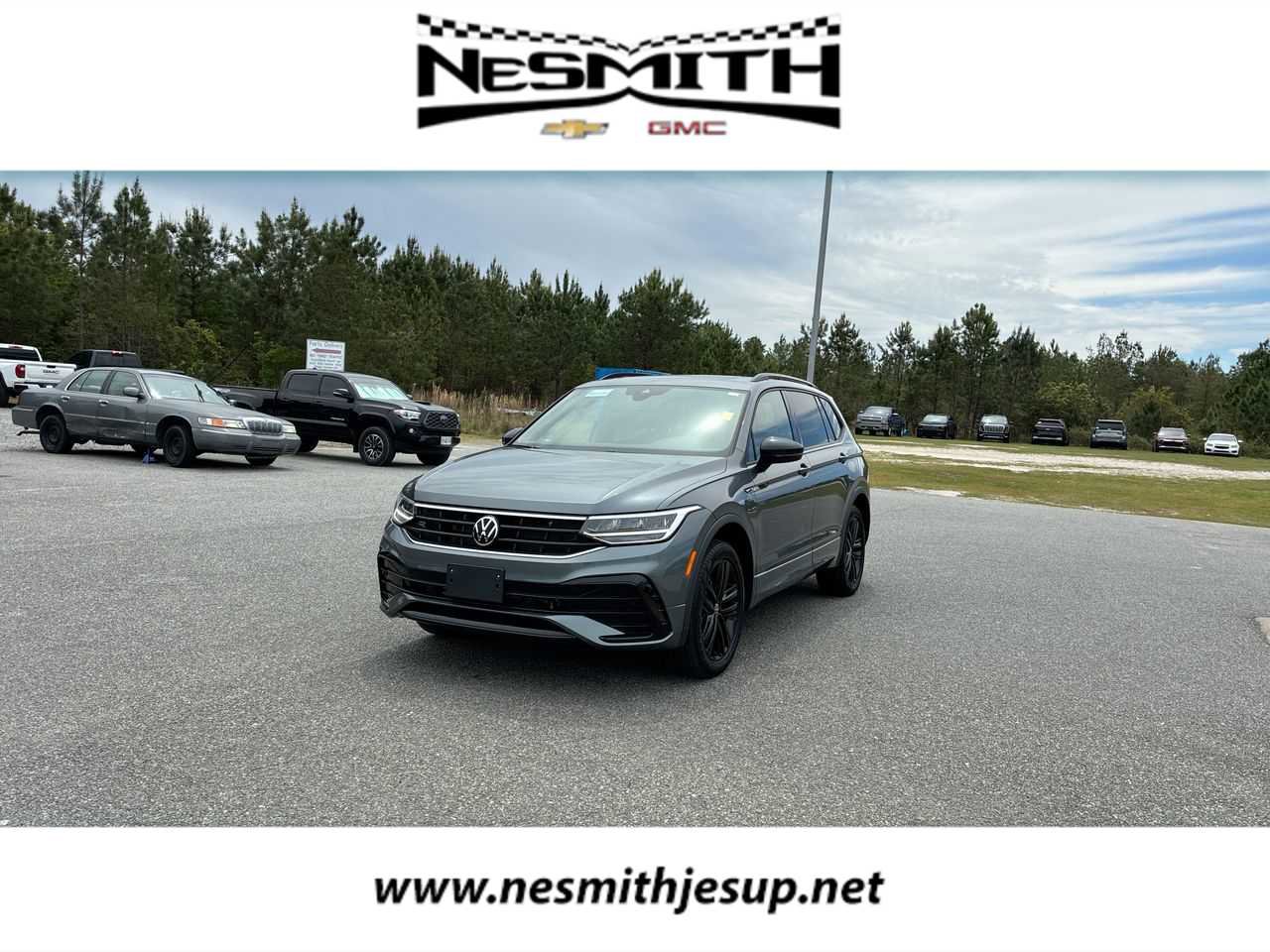 Used 2022 Volkswagen Tiguan SE R-Line image 1