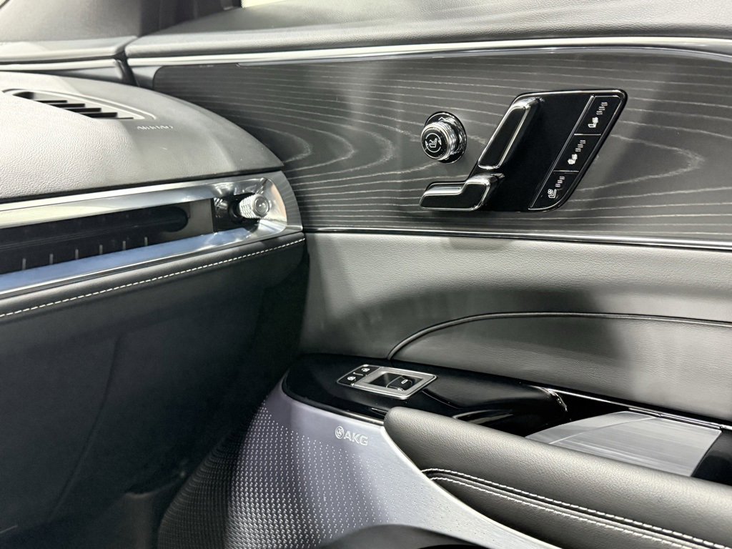 Used 2024 Cadillac Lyriq Sport image 19