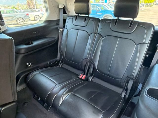 Used 2022 Jeep Grand Cherokee L Limited w/ Black Appearance Package AWD/4WD image 16