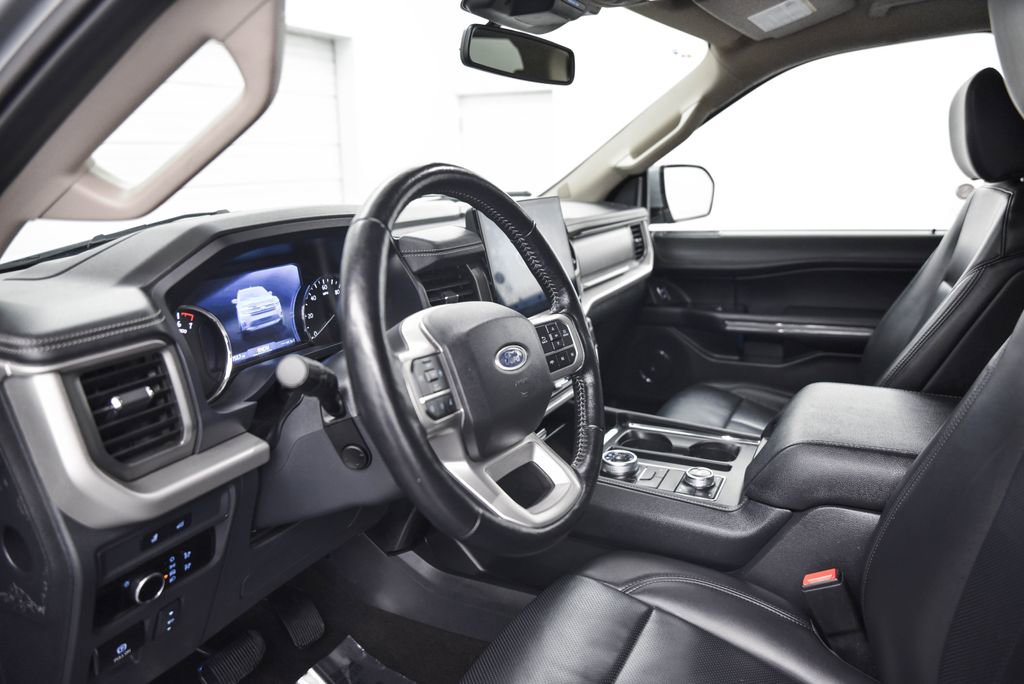 Used 2023 Ford Expedition XLT image 19