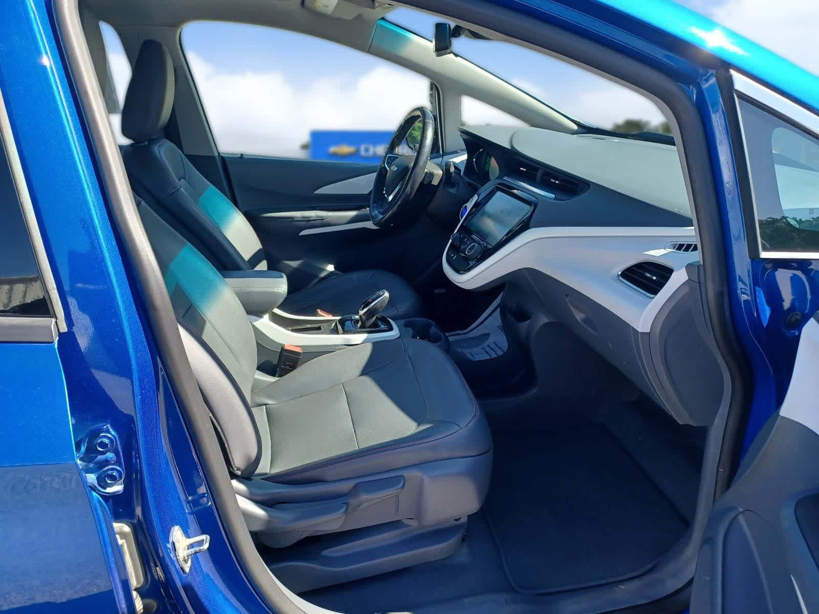 Used 2017 Chevrolet Bolt Premier w/ Driver Confidence II Package FWD image 19