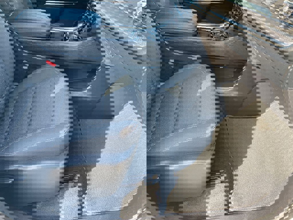 Used 2025 Chevrolet Traverse LT image 26