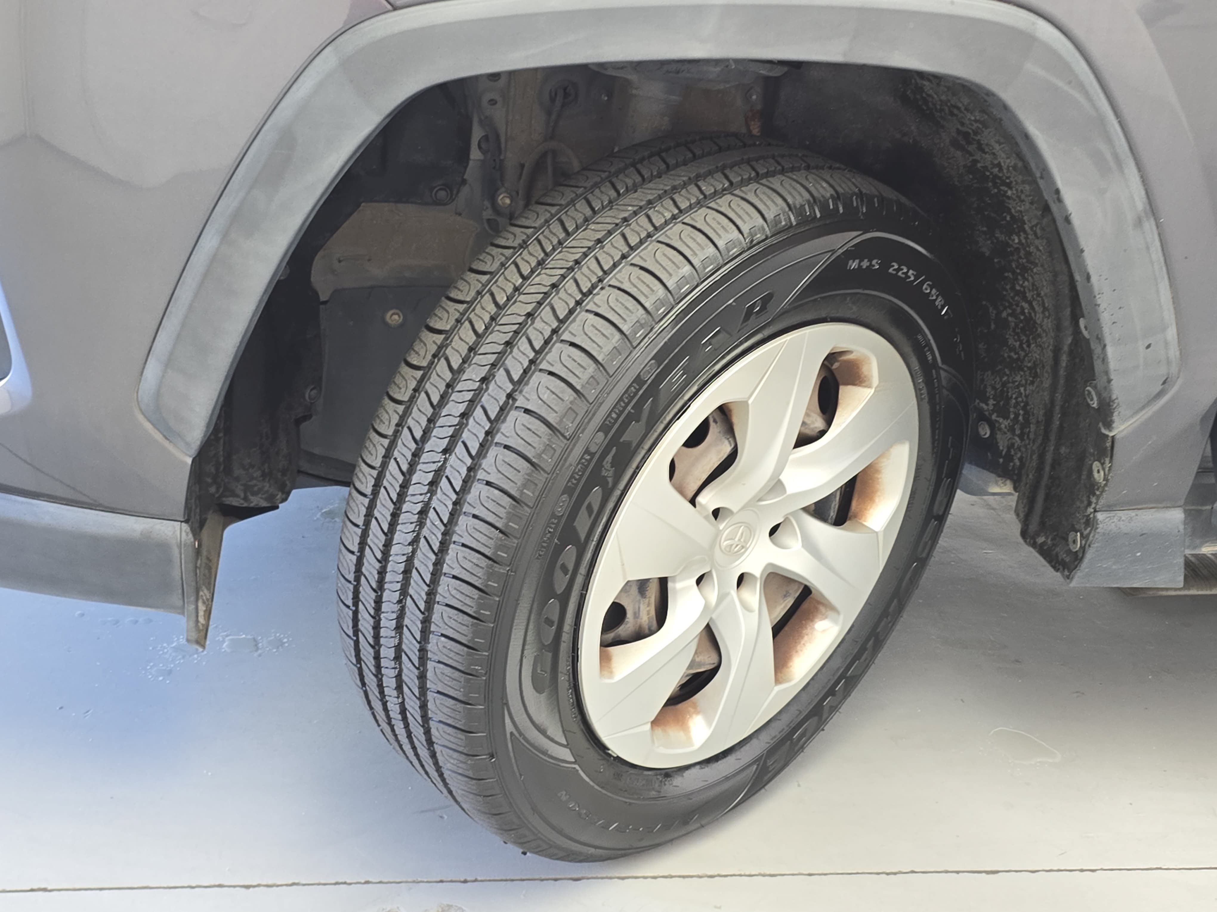 Used 2019 Toyota RAV4 LE FWD image 30