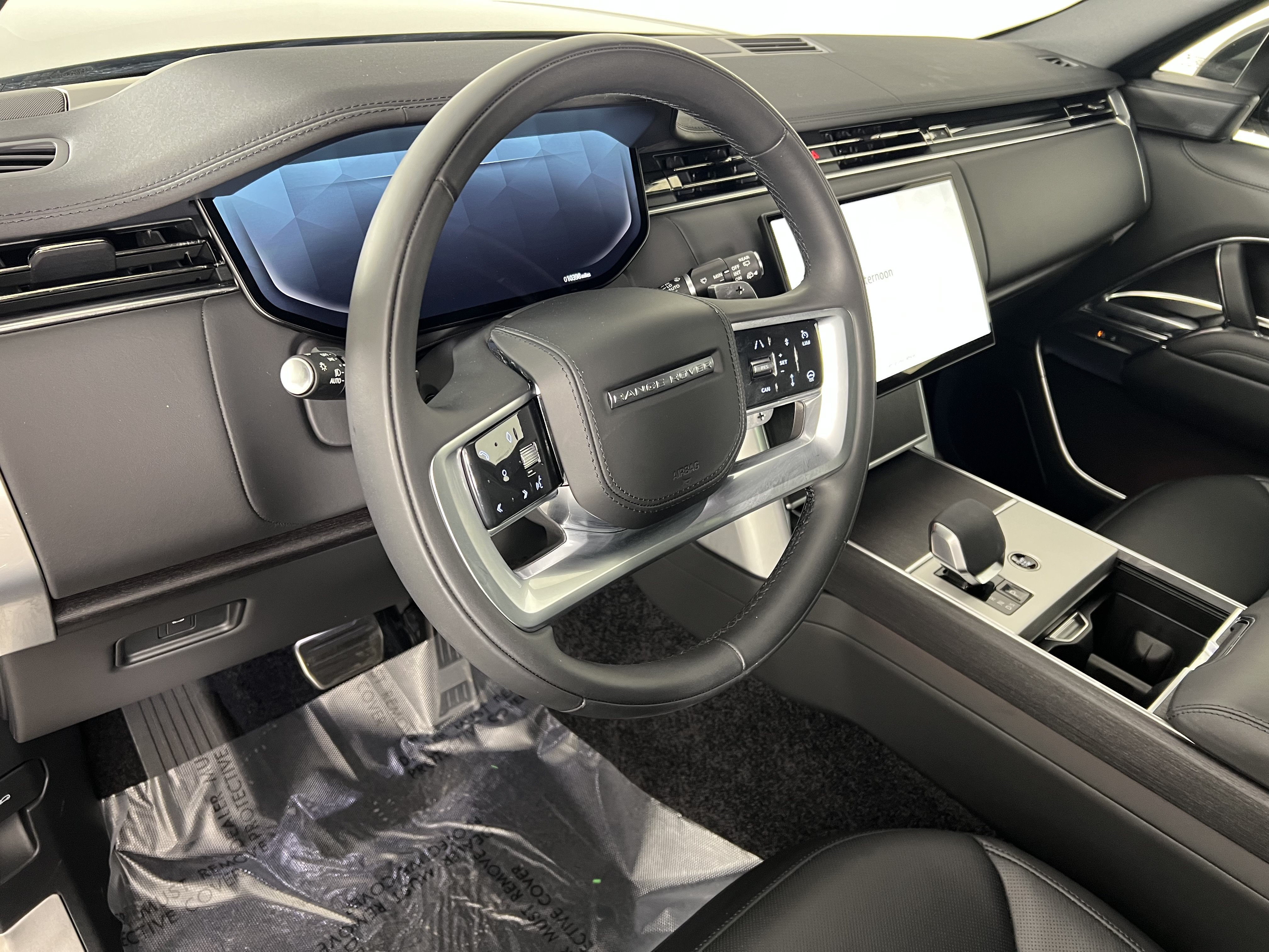 Used 2025 Land Rover Range Rover SE AWD/4WD image 16