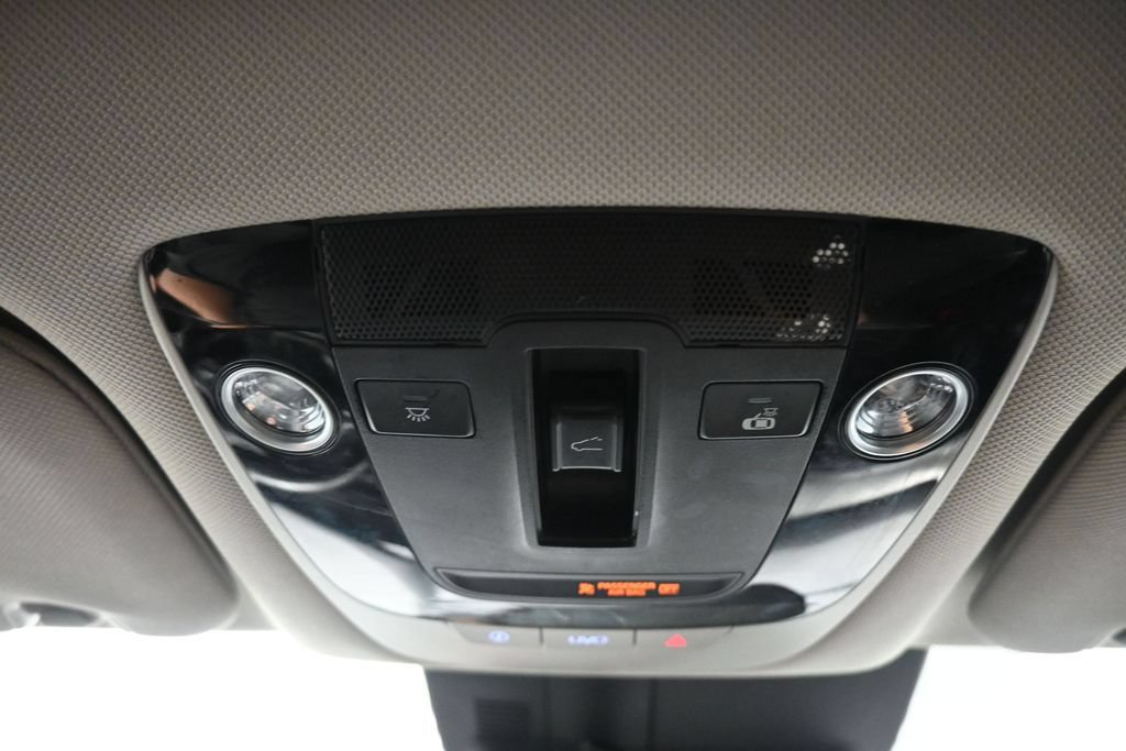 Used 2021 Kia Sorento S w/ Panoramic Sunroof Package AWD/4WD image 17