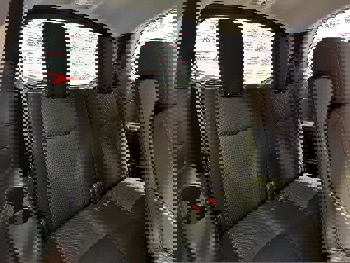 Used 2019 Nissan Pathfinder SV image 43