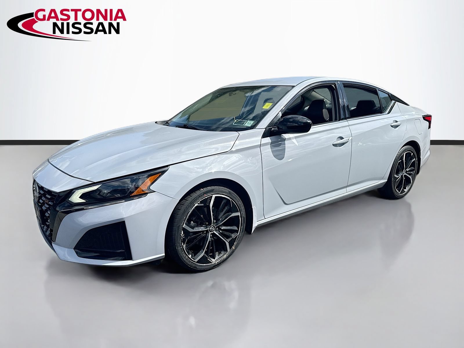 Used 2023 Nissan Altima 2.5 SR FWD image 3
