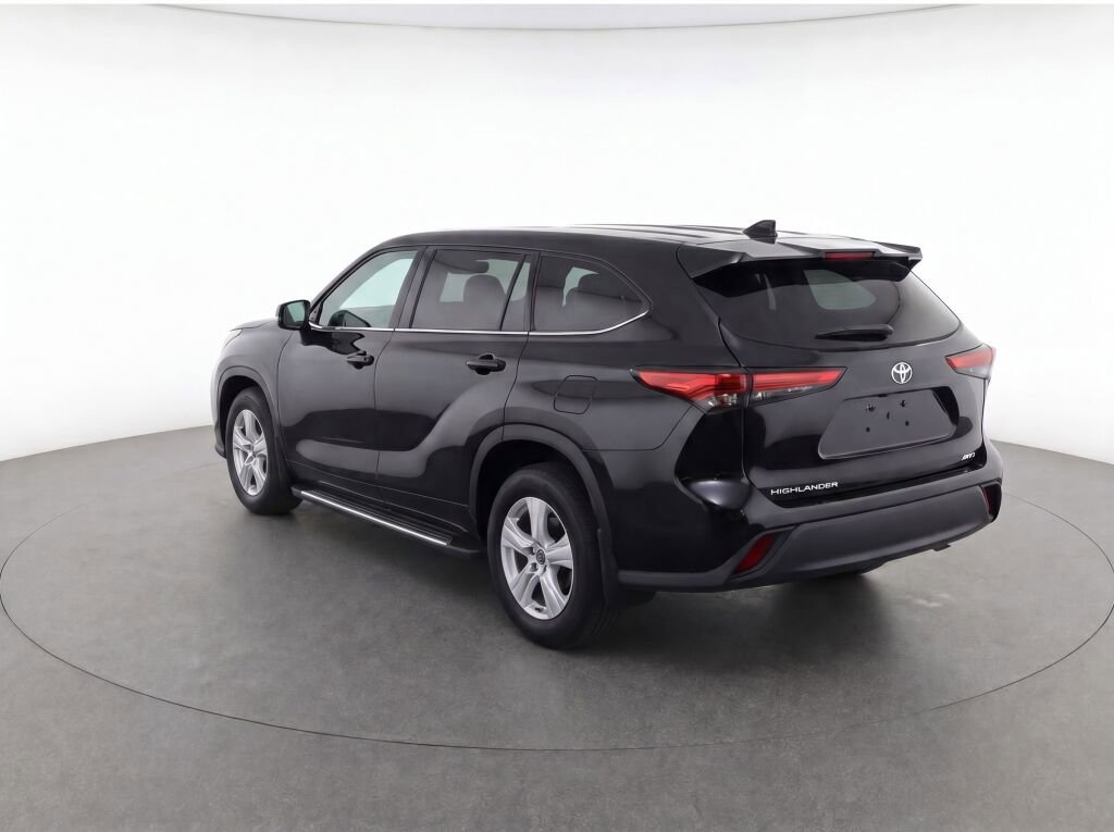 Used 2023 Toyota Highlander L AWD/4WD image 37