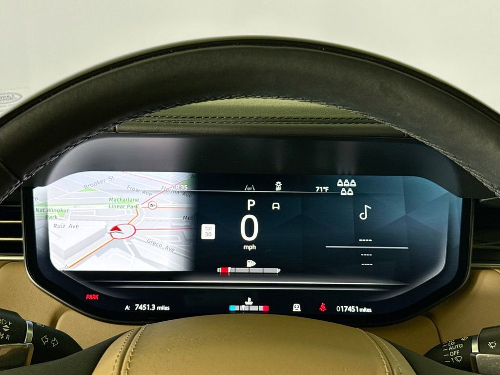 Used 2024 Land Rover Range Rover Long Wheelbase Autobiography image 10