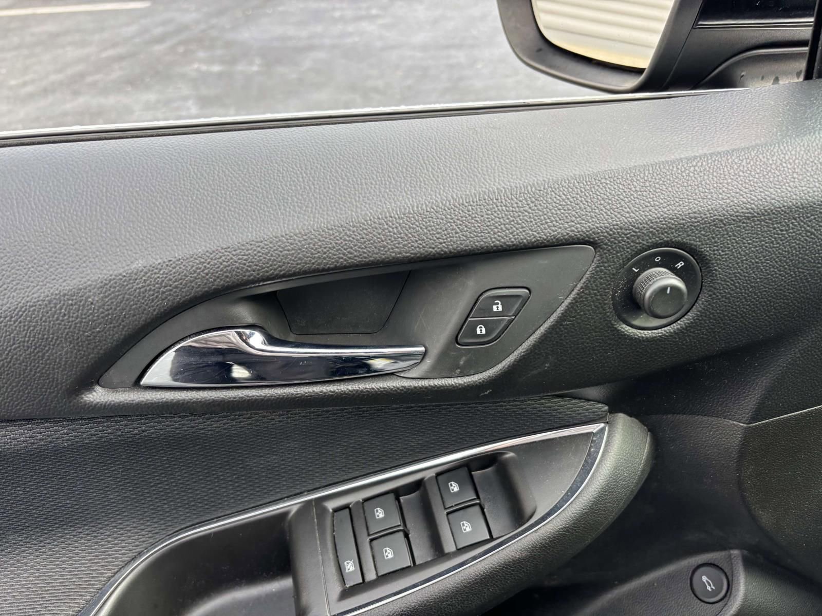 Used 2017 Chevrolet Cruze LT w/ Convenience Package image 14