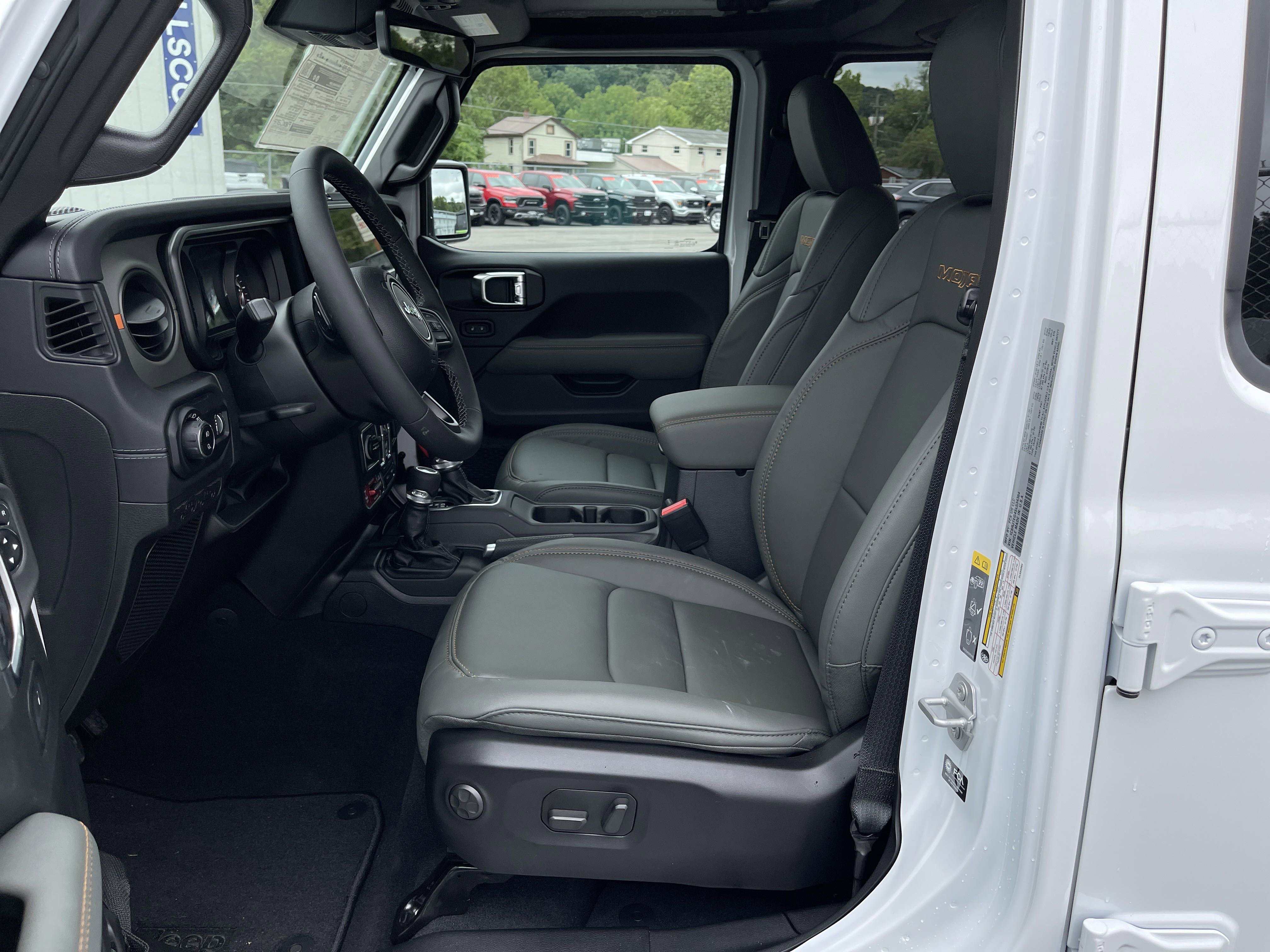 New 2025 Jeep Gladiator Mojave image 12