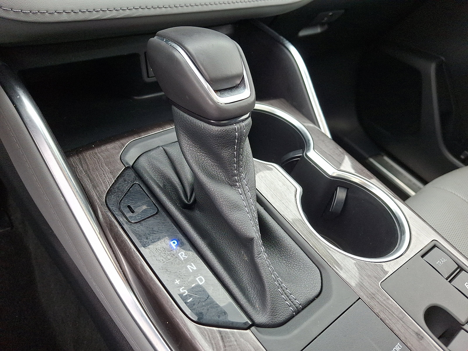 Used 2023 Toyota Highlander Limited image 16