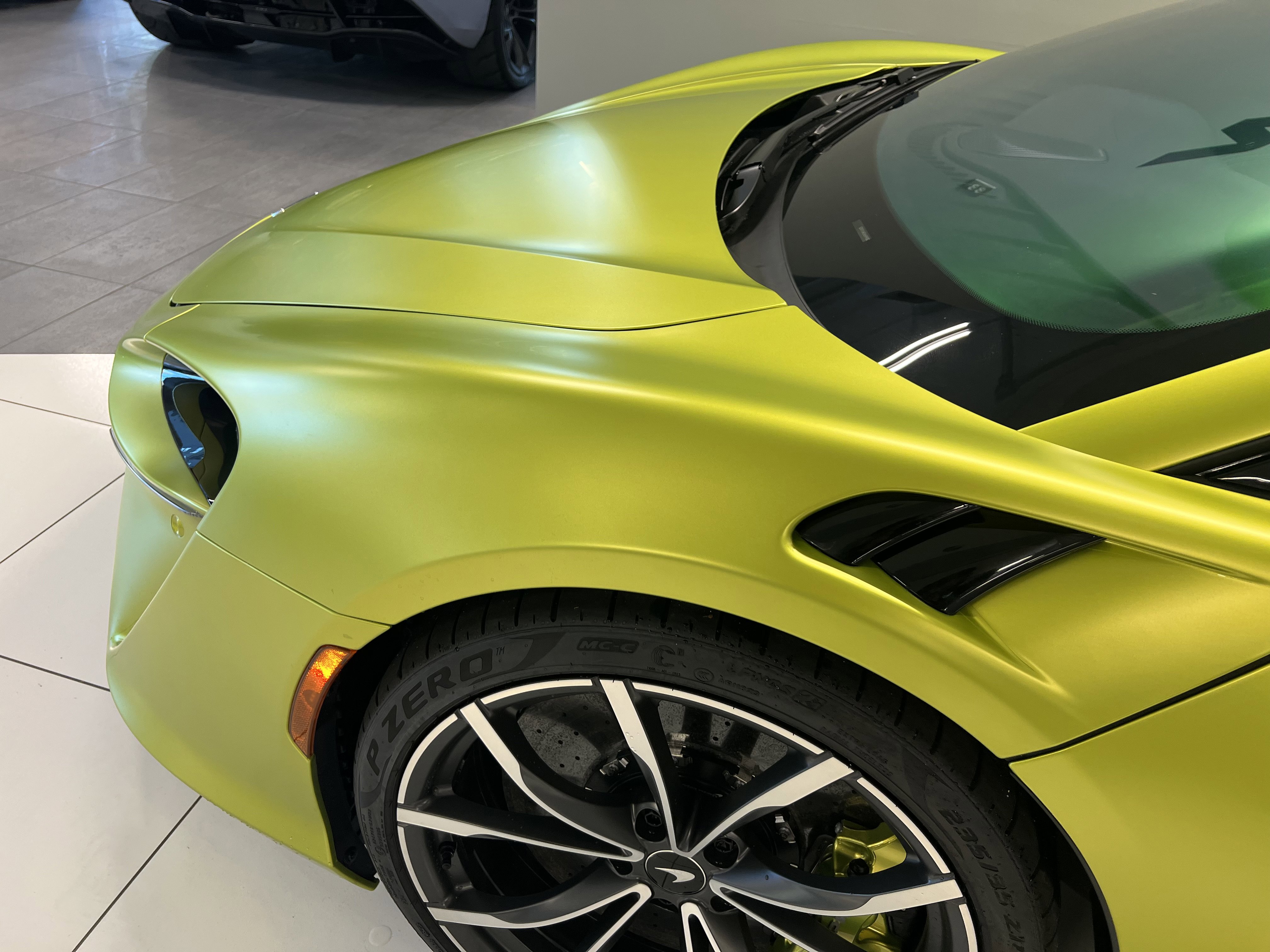 Used 2023 McLaren Artura image 15