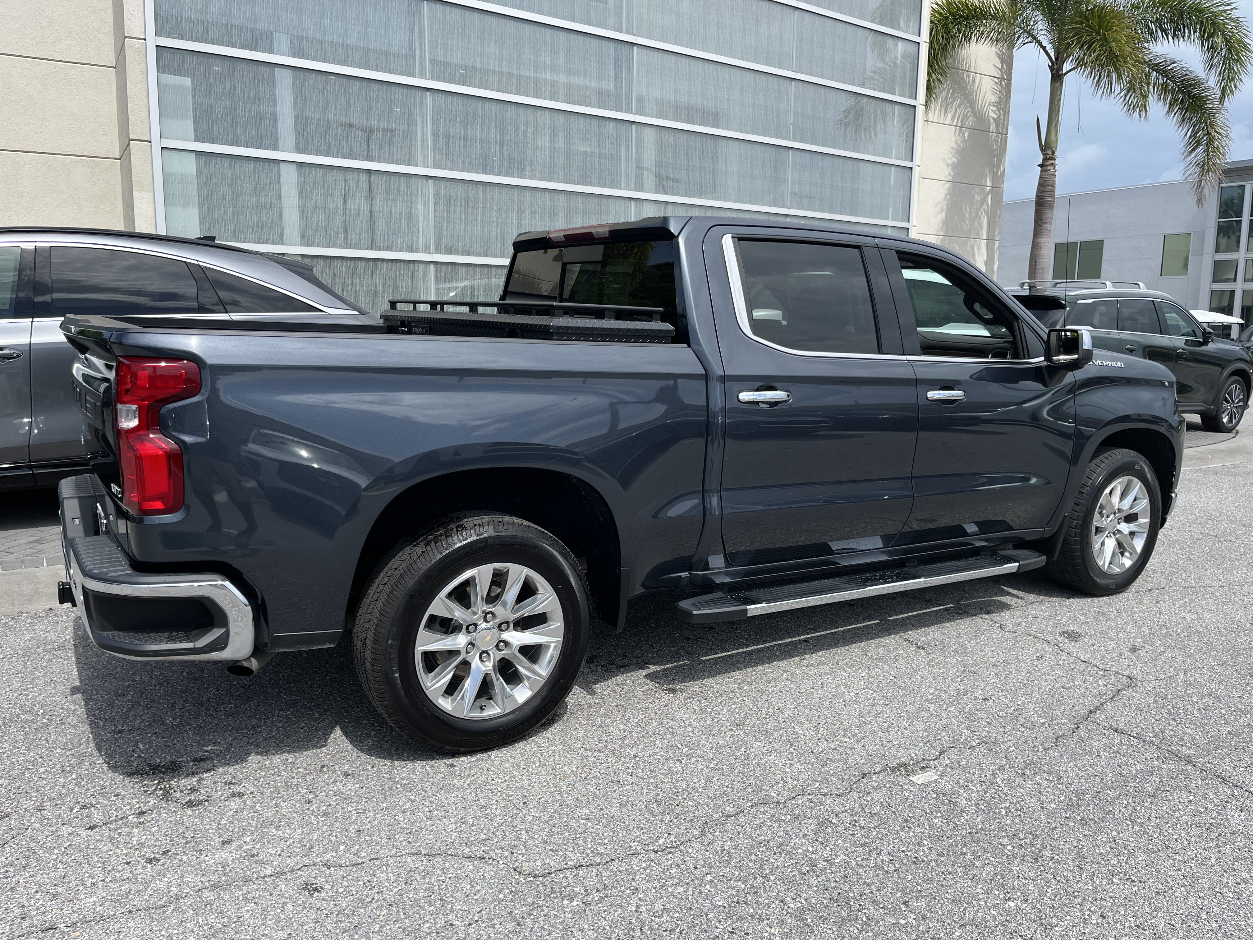 Used 2022 Chevrolet Silverado 1500 LTZ RWD image 9