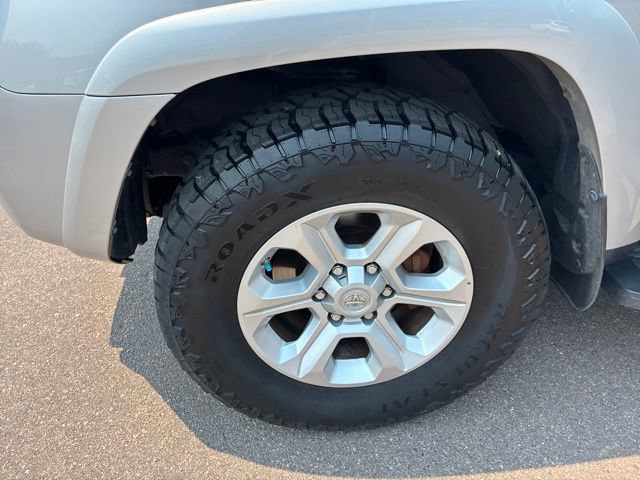 Used 2017 Toyota 4Runner SR5 AWD/4WD image 10