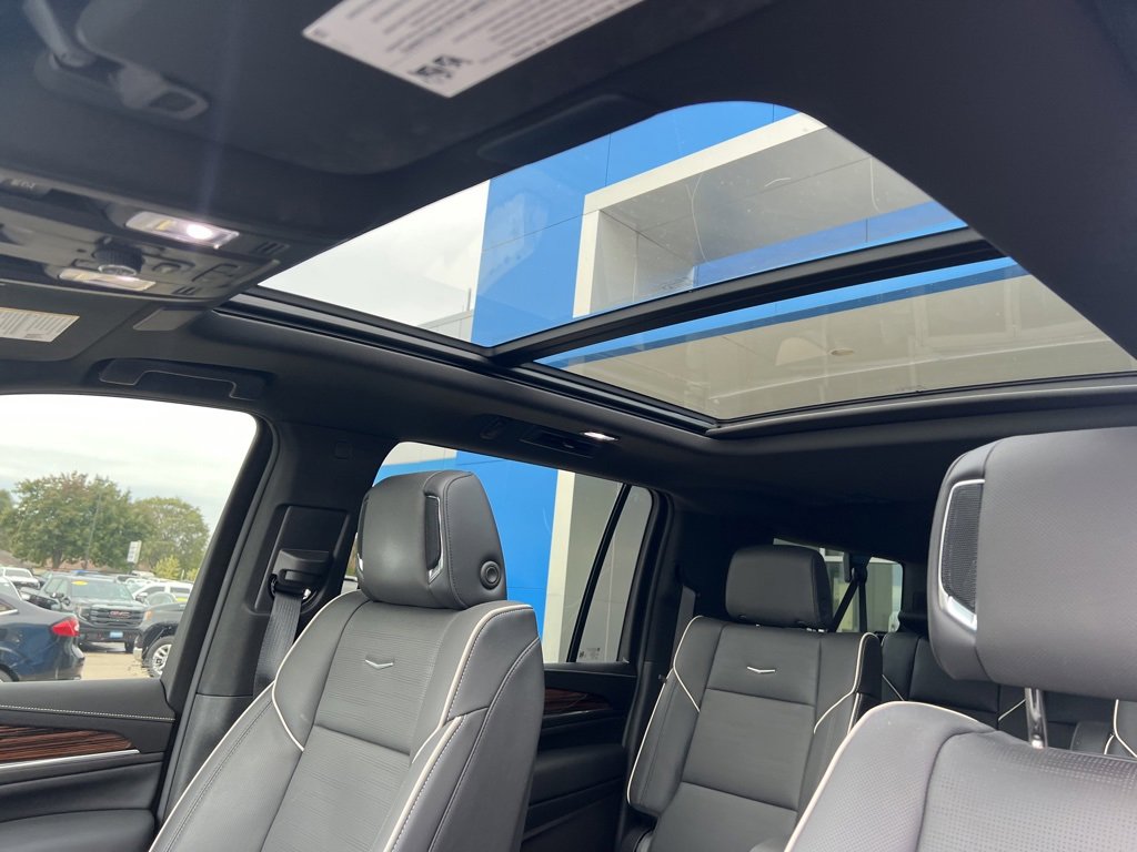 Used 2024 Cadillac Escalade ESV Premium Luxury image 6