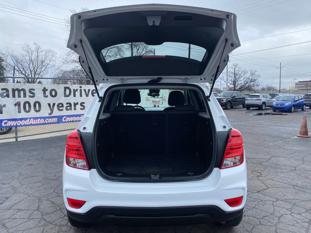 Used 2020 Chevrolet Trax LS w/ Tint and Cruise Package FWD image 4