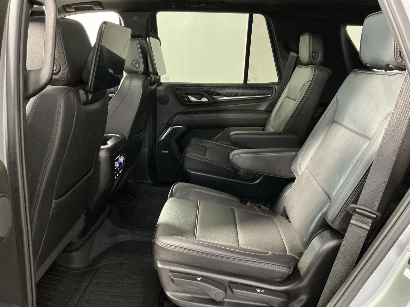 Used 2024 GMC Yukon Denali w/ Advanced Technology Package AWD/4WD image 26