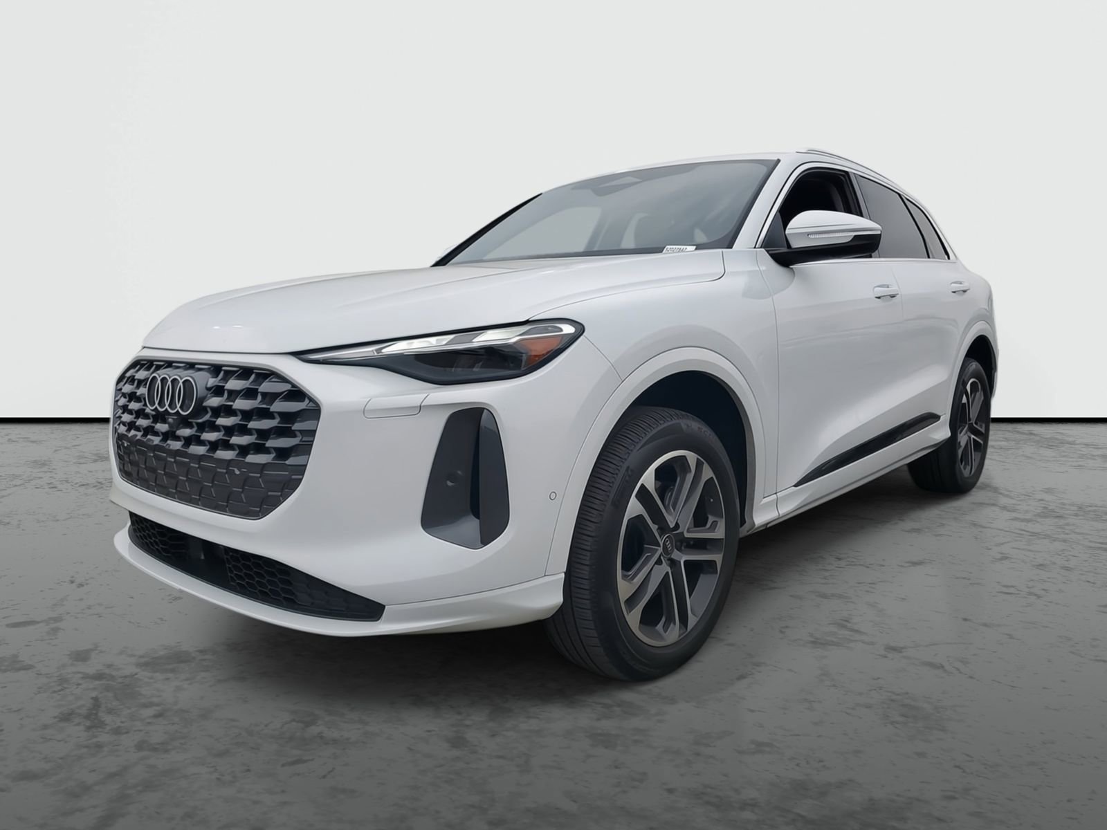 Used 2025 Audi Q5 Premium w/ Convenience Package image 3