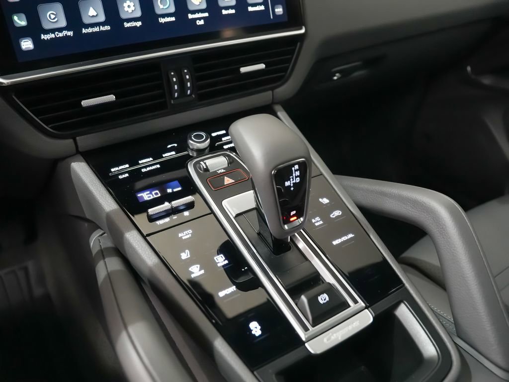Certified 2023 Porsche Cayenne w/ Premium Package AWD/4WD image 32