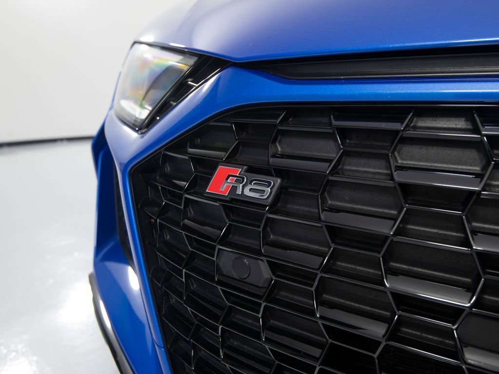 Used 2021 Audi R8 V10 w/ Premium Package RWD image 37