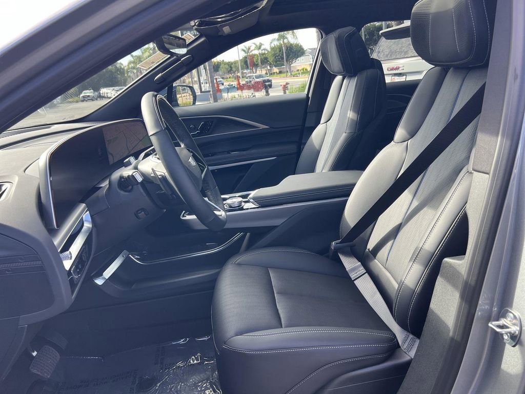 New 2025 Cadillac Lyriq Luxury image 26