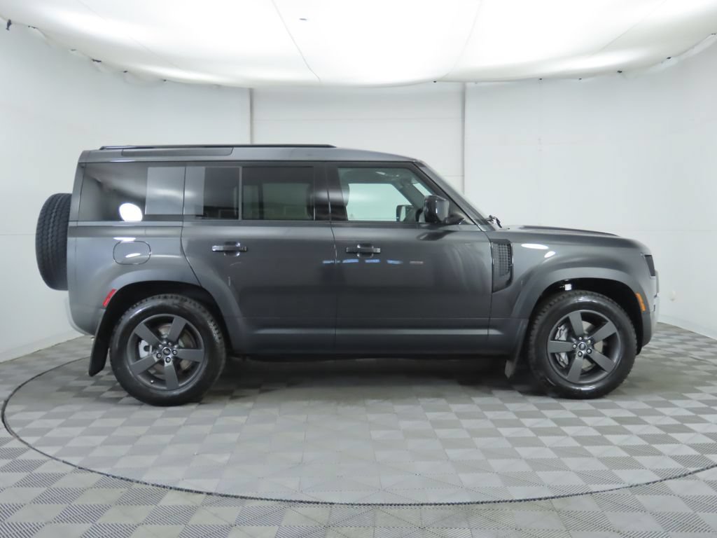 Used 2025 Land Rover Defender 110 S AWD/4WD image 4