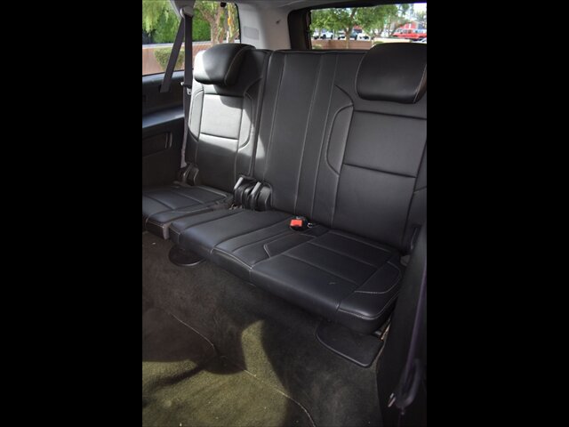 Used 2016 Chevrolet Suburban LT w/ Luxury Package RWD image 17