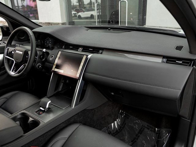 Used 2024 Land Rover Discovery Sport Dynamic SE image 29