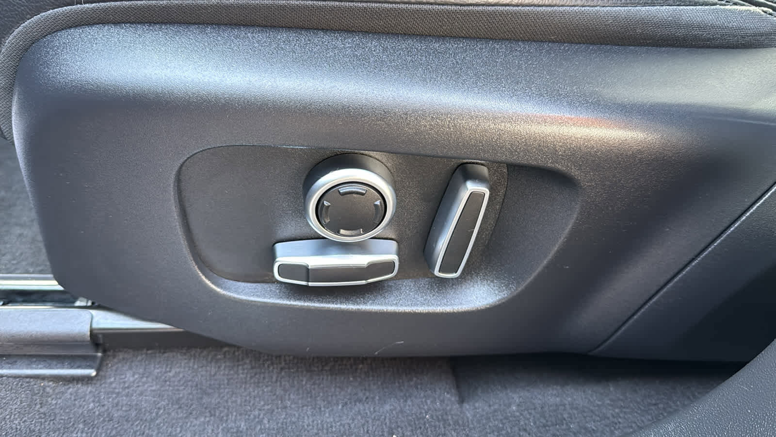 Used 2022 Land Rover Range Rover Evoque R-Dynamic S image 13