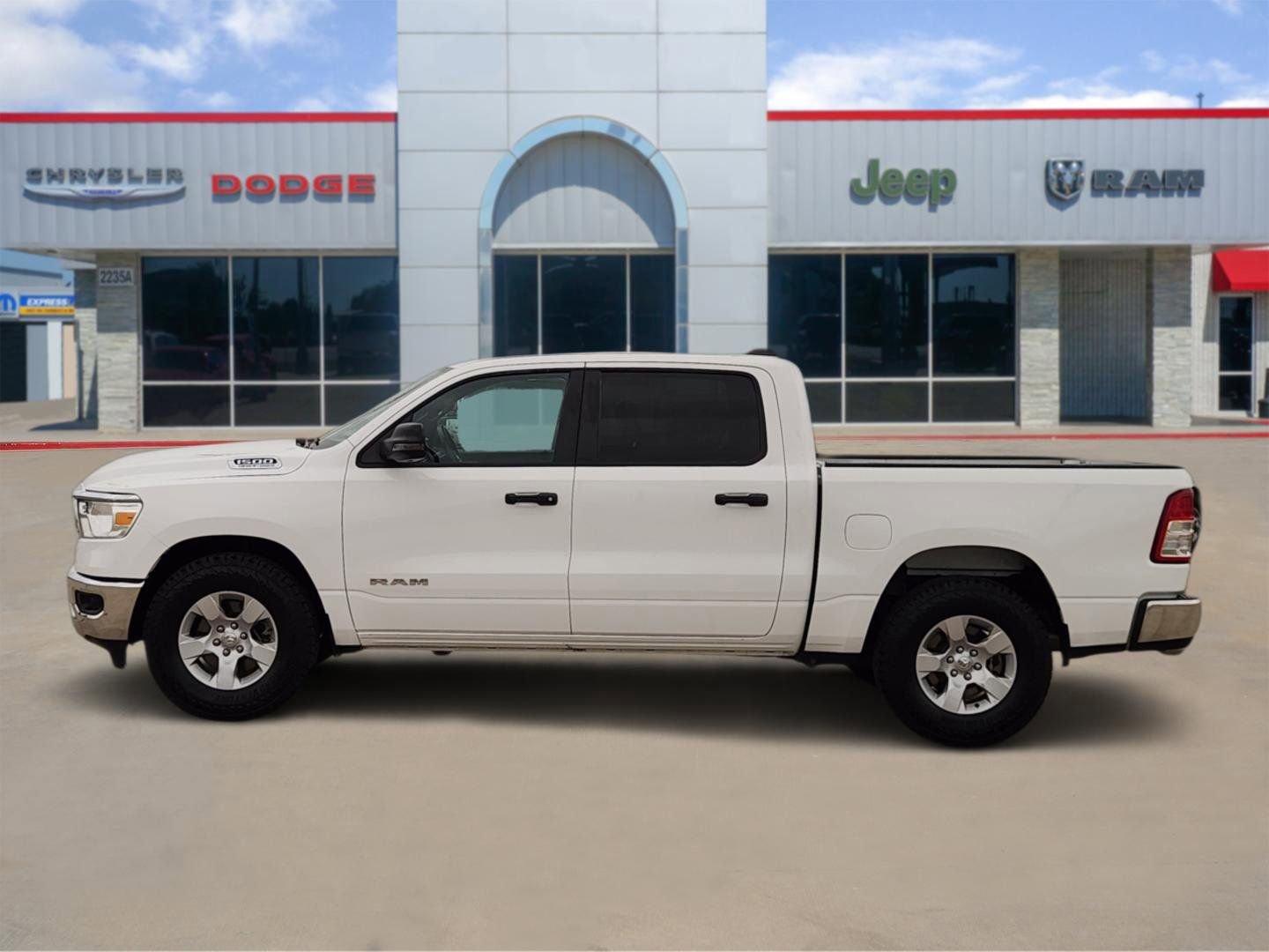 Used 2023 RAM 1500 Big Horn AWD/4WD image 3