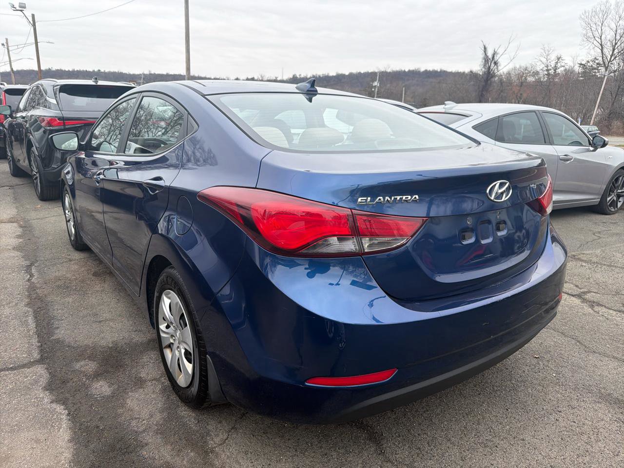 Used 2016 Hyundai Elantra SE image 11