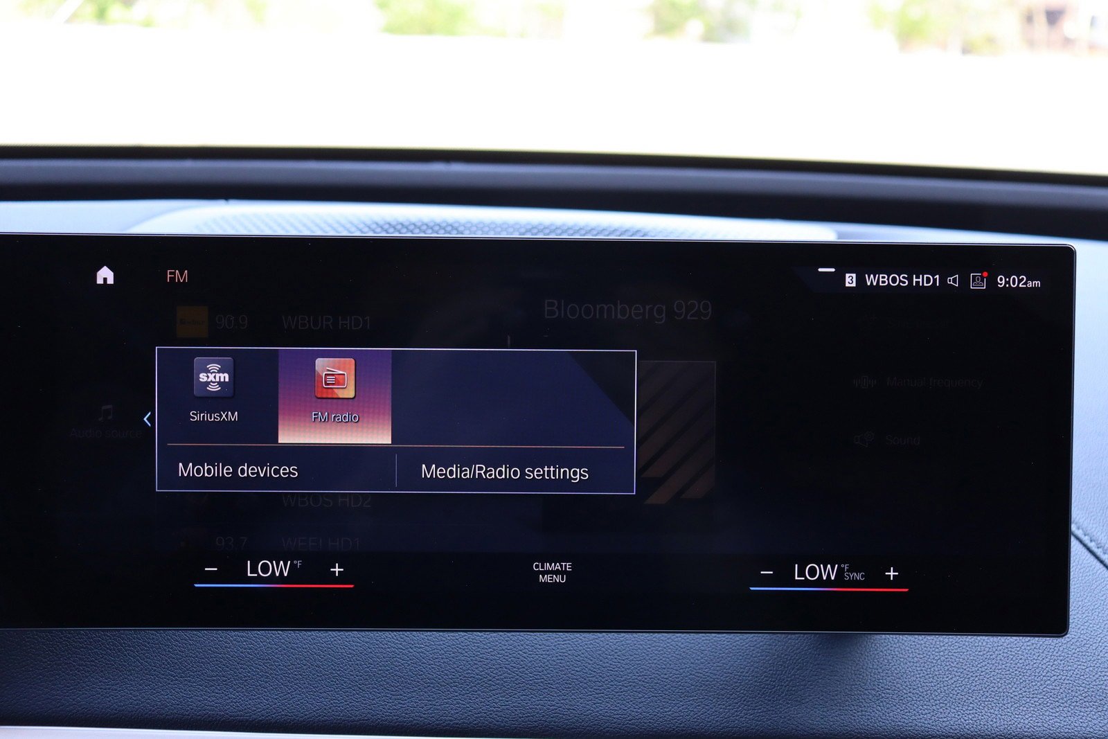 Used 2023 BMW iX xDrive50 w/ Sport Package AWD/4WD image 34