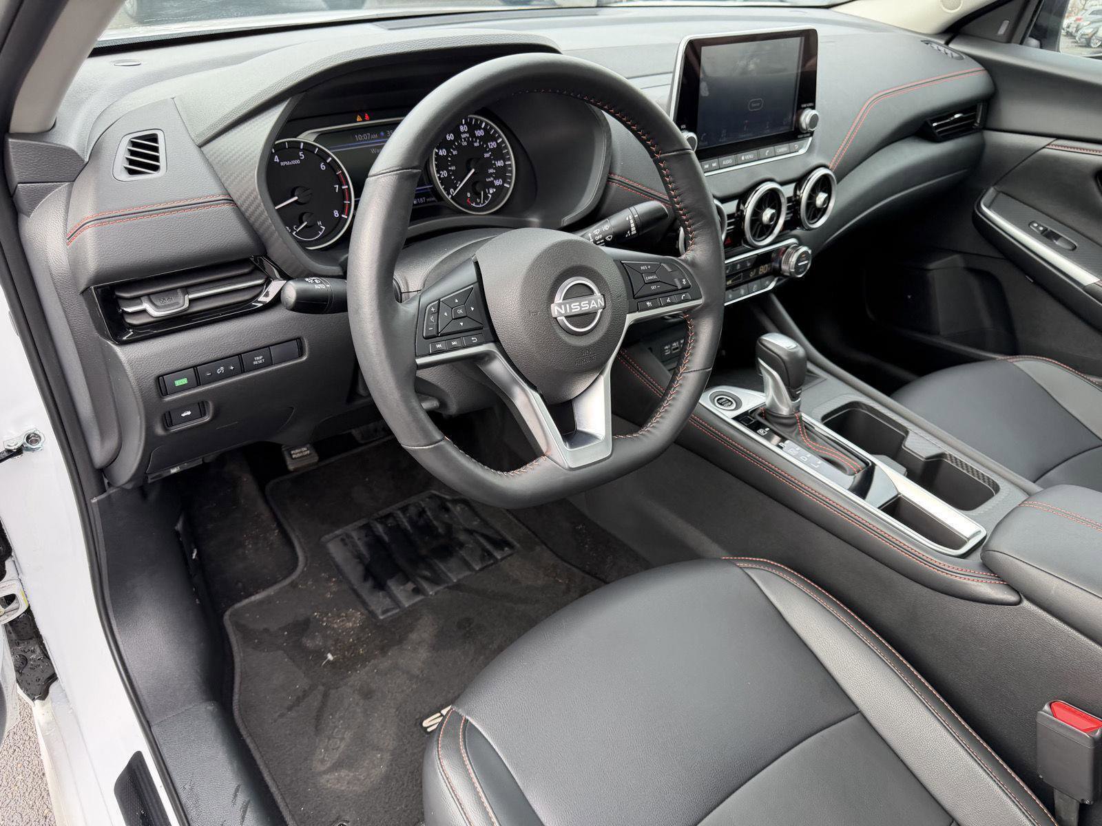 Used 2025 Nissan Sentra SR w/ SR Premium Package image 11