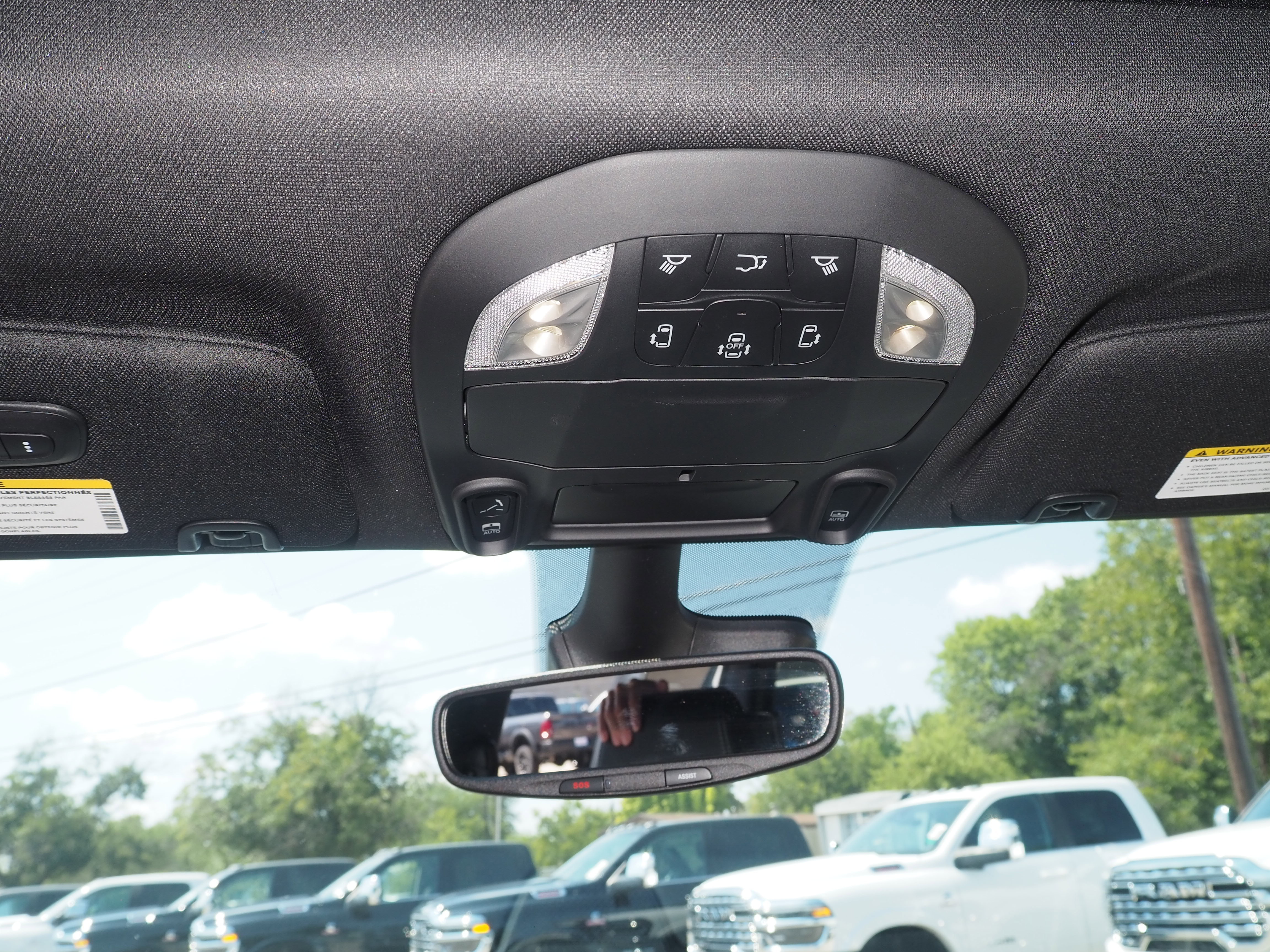 New 2026 Chrysler Pacifica Limited w/ Uconnect Theater Family Group FWD image 25