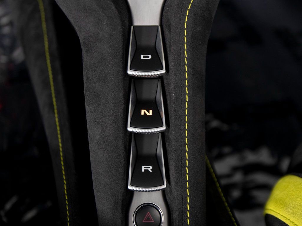 Used 2024 McLaren 750S Spider image 21
