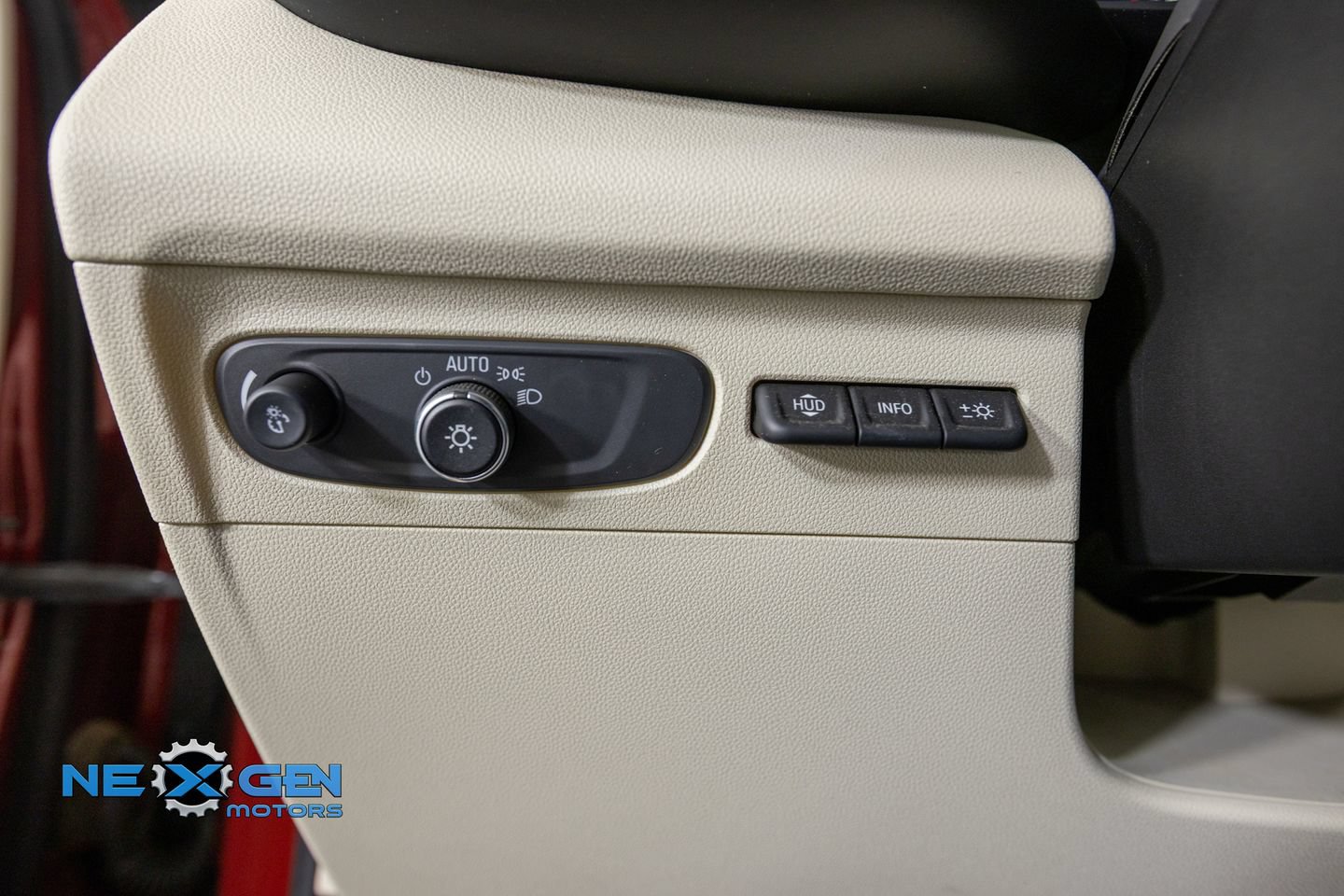 Used 2022 Buick Envision Avenir w/ Technology Package II FWD image 13